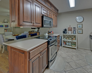 605 Candler Street - Photo Thumbnail 9