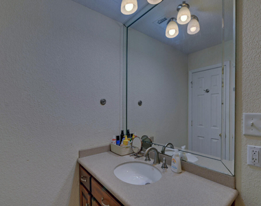605 Candler Street - Photo Thumbnail 12
