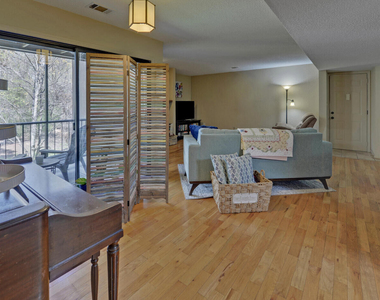 605 Candler Street - Photo Thumbnail 3