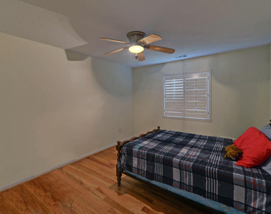 605 Candler Street - Photo Thumbnail 15