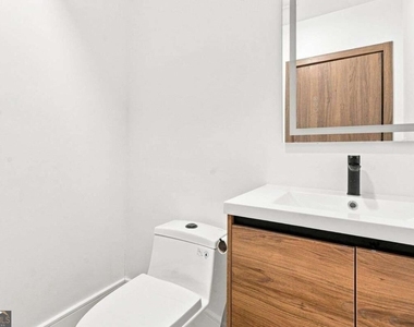 4250 Carmain Drive Ne - Photo Thumbnail 18