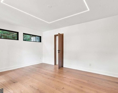 4250 Carmain Drive Ne - Photo Thumbnail 16