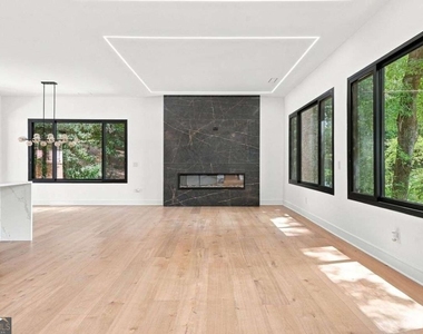 4250 Carmain Drive Ne - Photo Thumbnail 5