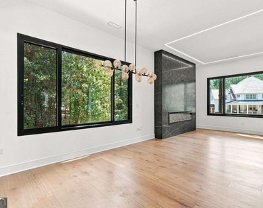 4250 Carmain Drive Ne - Photo Thumbnail 9