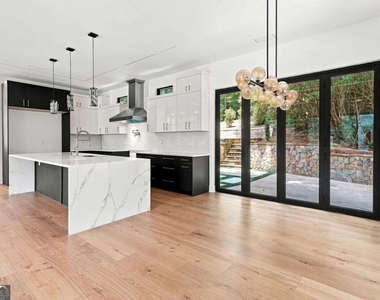 4250 Carmain Drive Ne - Photo Thumbnail 7