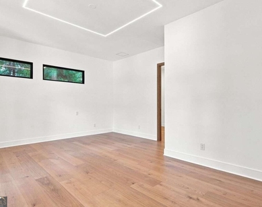 4250 Carmain Drive Ne - Photo Thumbnail 17