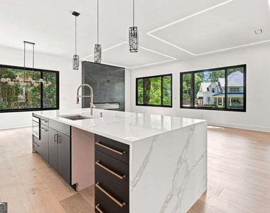 4250 Carmain Drive Ne - Photo Thumbnail 15