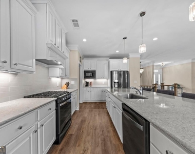 1011 Lofter Place - Photo Thumbnail 16