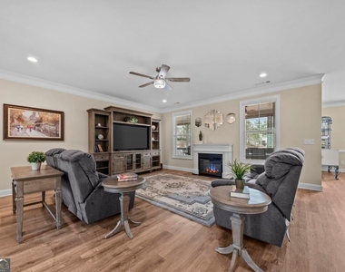 1011 Lofter Place - Photo Thumbnail 9