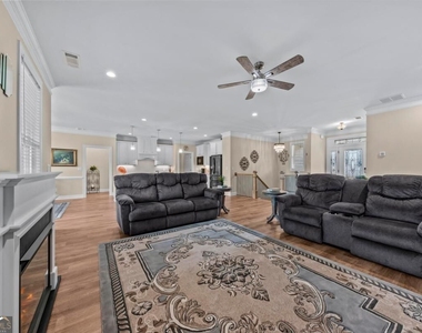 1011 Lofter Place - Photo Thumbnail 10