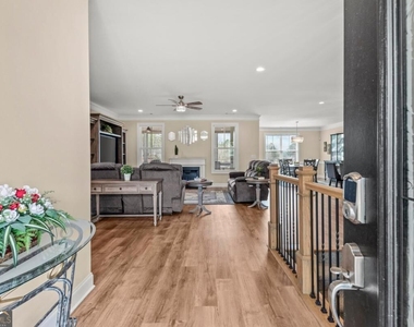 1011 Lofter Place - Photo Thumbnail 7
