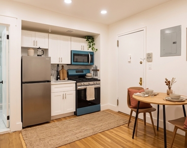 316 West 104th Street - Photo Thumbnail 4
