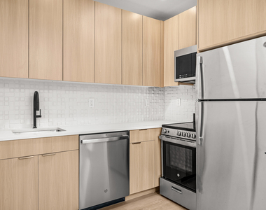 102 East 53rd Street - Photo Thumbnail 1