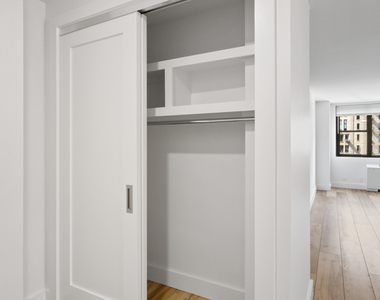 W 58th St - Photo Thumbnail 2