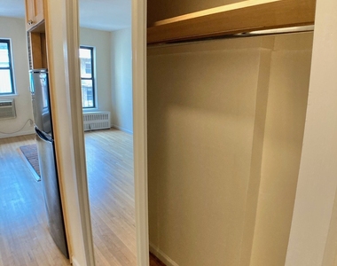 East 84 Street - Photo Thumbnail 3