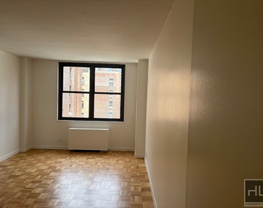 East 49 Street - Photo Thumbnail 1