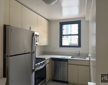 East 49 Street - Photo Thumbnail 2