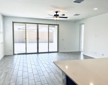 1659 W Paseo Way - Photo Thumbnail 9