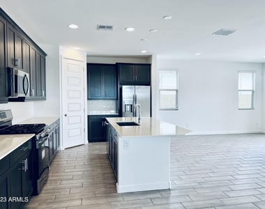 1659 W Paseo Way - Photo Thumbnail 5
