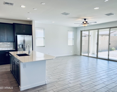 1659 W Paseo Way - Photo Thumbnail 8