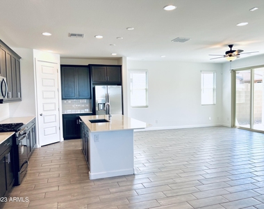 1659 W Paseo Way - Photo Thumbnail 10