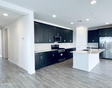 1659 W Paseo Way - Photo Thumbnail 4