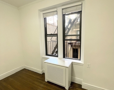 West 12 Street - Photo Thumbnail 4