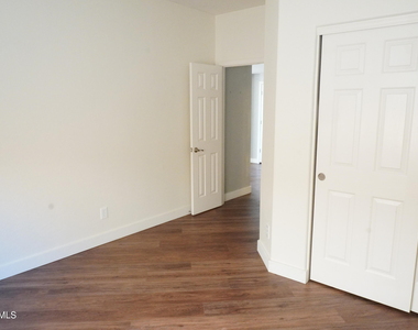 15410 S 17th Lane - Photo Thumbnail 8