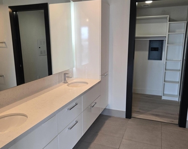 4422 N 75th Street - Photo Thumbnail 5