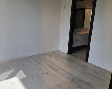 4422 N 75th Street - Photo Thumbnail 4