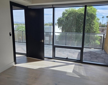 4422 N 75th Street - Photo Thumbnail 3
