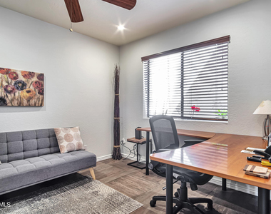 7318 E Palo Verde Drive - Photo Thumbnail 4