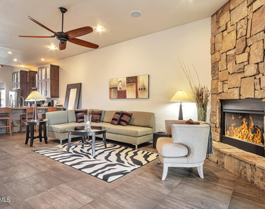 7318 E Palo Verde Drive - Photo Thumbnail 8