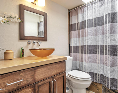 7318 E Palo Verde Drive - Photo Thumbnail 10