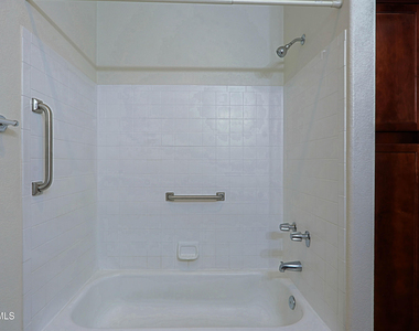750 E Northern Avenue - Photo Thumbnail 9
