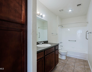 750 E Northern Avenue - Photo Thumbnail 6