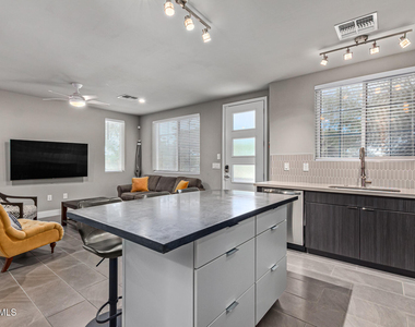 2825 N 42nd Street - Photo Thumbnail 11