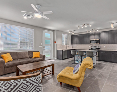 2825 N 42nd Street - Photo Thumbnail 6