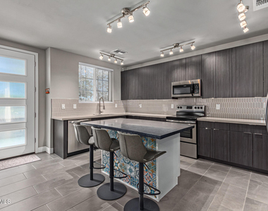 2825 N 42nd Street - Photo Thumbnail 12