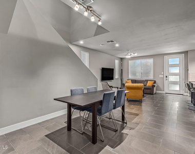 2825 N 42nd Street - Photo Thumbnail 9