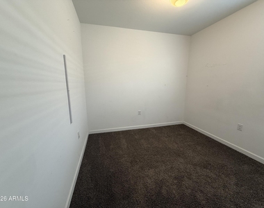 2425 W Seaver Avenue - Photo Thumbnail 6