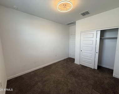 2425 W Seaver Avenue - Photo Thumbnail 3