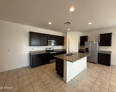 2425 W Seaver Avenue - Photo Thumbnail 8