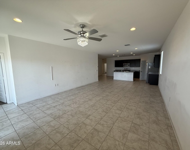 2425 W Seaver Avenue - Photo Thumbnail 10