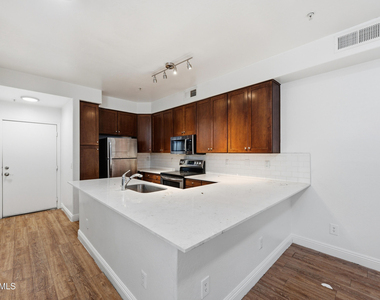 4608 W Maryland Avenue - Photo Thumbnail 5
