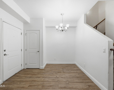 4608 W Maryland Avenue - Photo Thumbnail 3