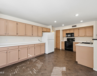 5011 W Kristal Way - Photo Thumbnail 6