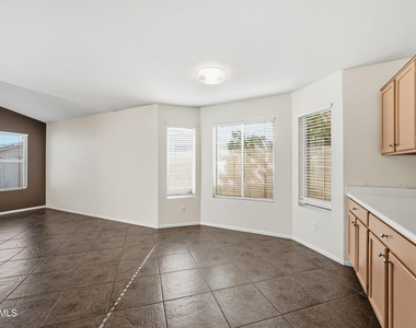 5011 W Kristal Way - Photo Thumbnail 9
