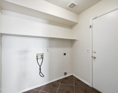 5011 W Kristal Way - Photo Thumbnail 21