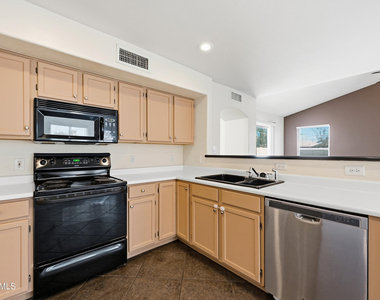 5011 W Kristal Way - Photo Thumbnail 7